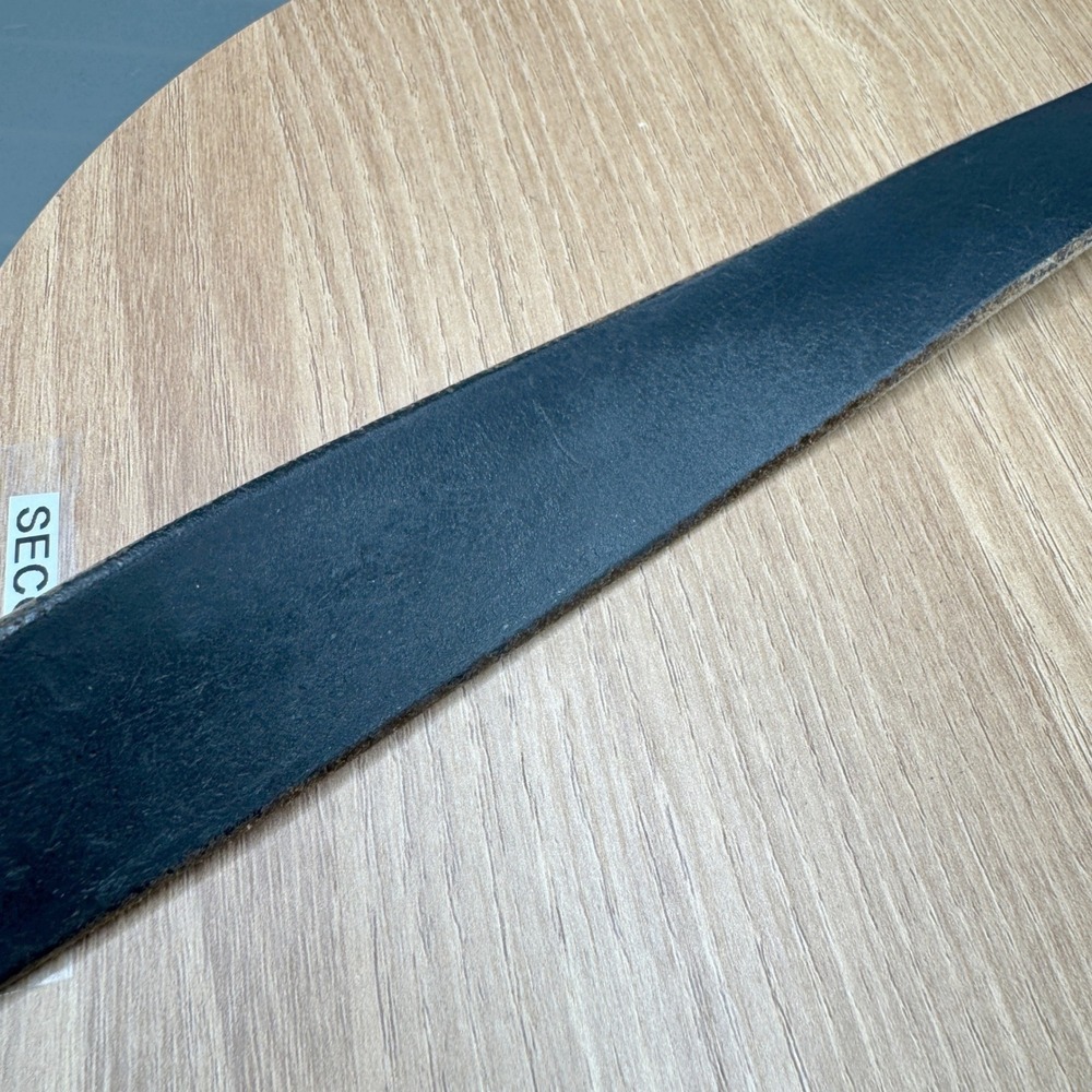Levi Strauss Mens Italian Leather Belt Black Silver Buckle Size 40 **Well Worn** - Picture 10 of 12